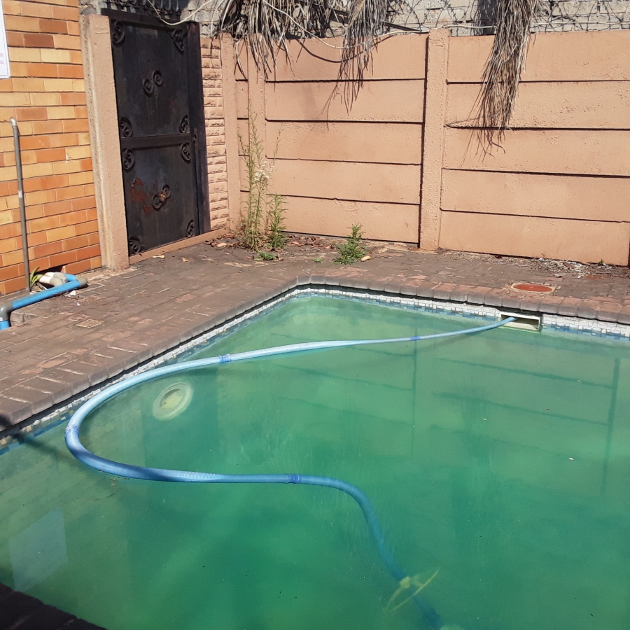 2 Bedroom Property for Sale in Lower Bo-dorp North West